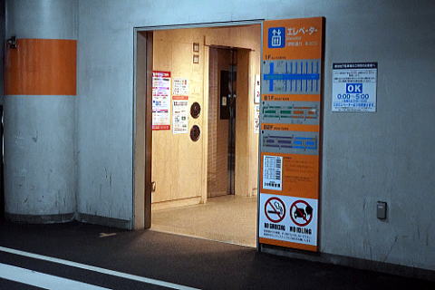 堺町通り南出入口エレベーター